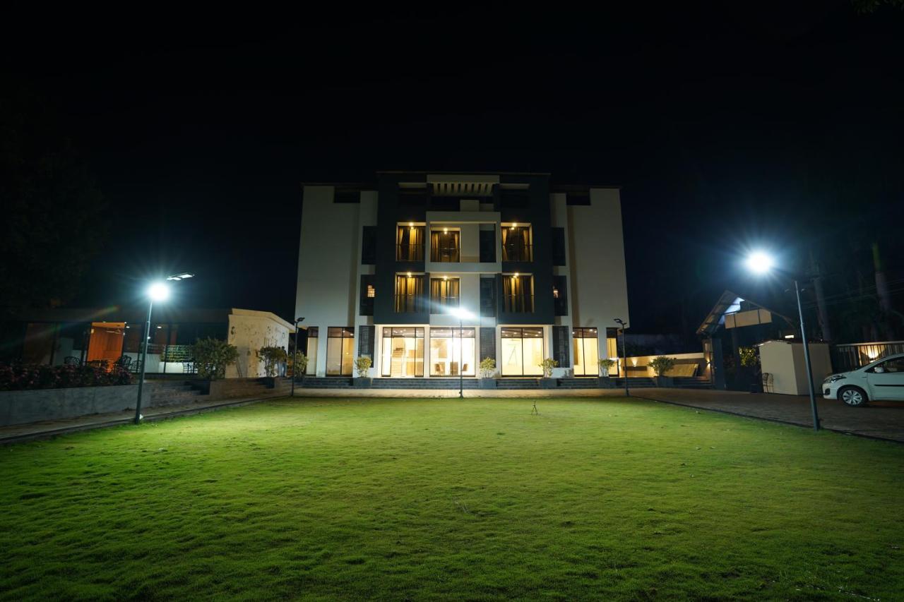 Ciesta Treeo Hotel Lonavala Luaran gambar